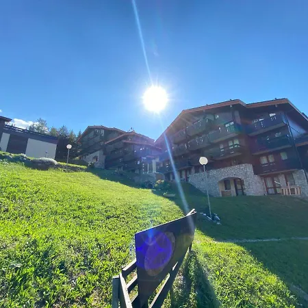 Le Charmantin Village Skis Aux Pieds Apartment *